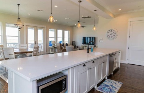 Galveston House | Seaside Escape: Beautiful, Spacious, Peaceful