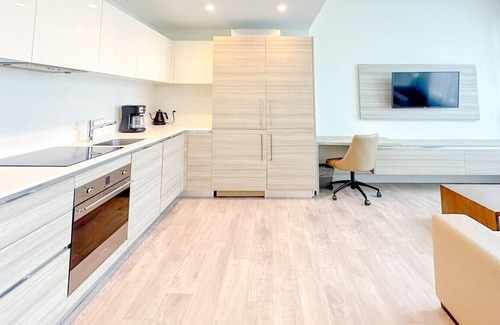 Hollywood Condo | Seaside Escape Hollywood - Rooftop Pool Paradise