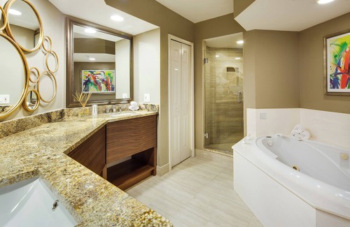 South Island Hotel | Seaside Escape! 2 Cozy Units w/Pool & Beach Access!