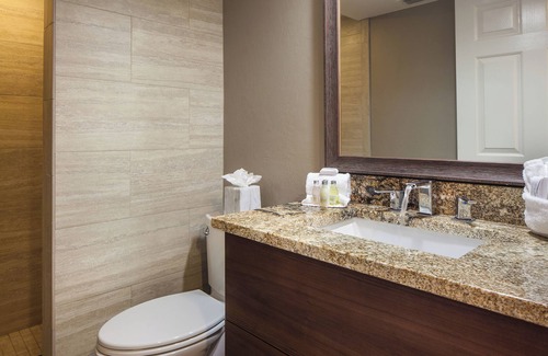 South Island Hotel | Seaside Escape! 2 Cozy Units w/Pool & Beach Access!