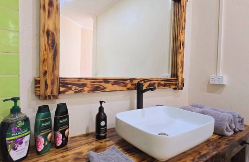 Suva Apartment | Seaside Exotic Studio: Walk to the seawall and Suva City: Free Wifi & Parking
