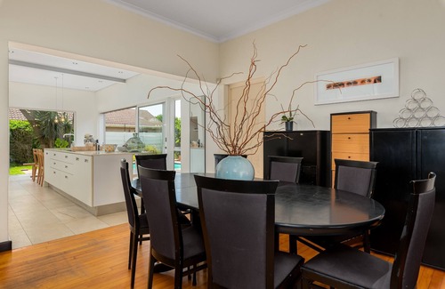 Milnerton House | Seaside Family Haven|Stunning Table Mountain View