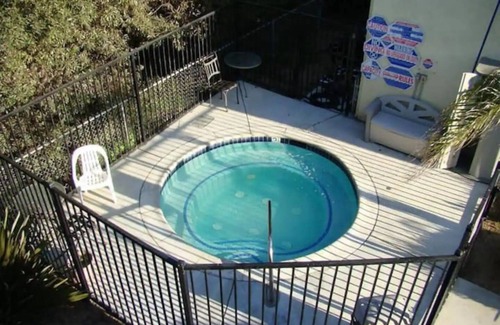 Oceano Condo | Seaside Flamingo Retreat - Pacific Plaza #605 Oceano