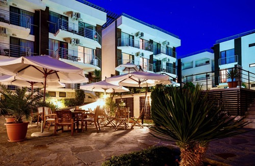 Sunny Beach Apartment | Seaside Garden Apartment with 2 BR for up to 5 pax