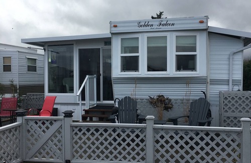 Regional District of Nanaimo House | Seaside Getaway - Pool, Hot Tub, Steps to Beach