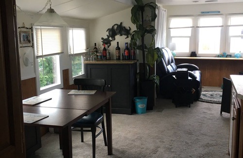 Regional District of Nanaimo House | Seaside Getaway - Pool, Hot Tub, Steps to Beach