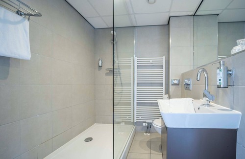 Westkapelle Hotel | Seaside Getaway with Outdoor Pool, Restaurant, Tennis & Kids’ Play Area