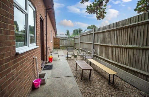 Great Yarmouth Cottage | Seaside holiday cottage by the beach in beautiful Hemsby, Norfolk ref 99006J