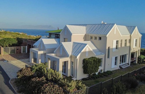 Kleinmond Villa | Seaside Holiday Villa in Kleinmond