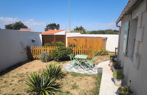Angoulins House | Seaside house facing the ocean.