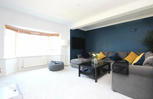 Lancing House | Seaside House Lancing with Parking