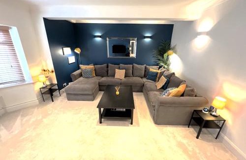 Lancing House | Seaside House Lancing with Parking