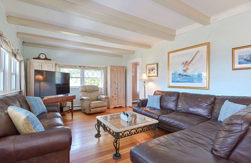 Gloucester House | Seaside House: Walk to Good Harbor Beach