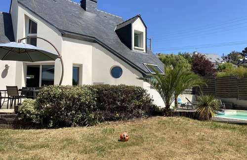 Erquy House | Seaside house with heated pool, beaches and shops on foot.