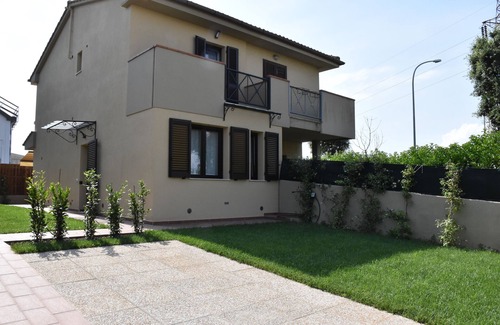 Follonica House | Seaside house with private garden
