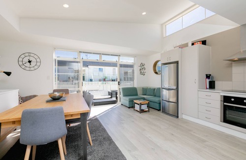 Mount Maunganui Cottage | Seaside Marine - Mt Maunganui Holiday Home