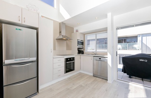 Mount Maunganui Cottage | Seaside Marine - Mt Maunganui Holiday Home