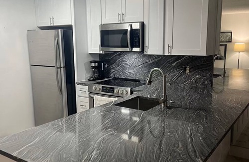 Bella Vista Condo | Seaside Modern Elegance and 3 minute Walk to the Beach