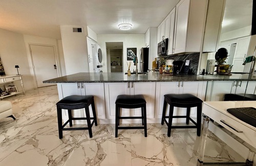 Bella Vista Condo | Seaside Modern Elegance and 3 minute Walk to the Beach