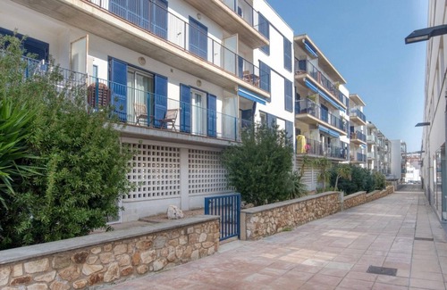 Palamos Apartment | Seaside Relaxation: Bright Apartment ⚓🌞