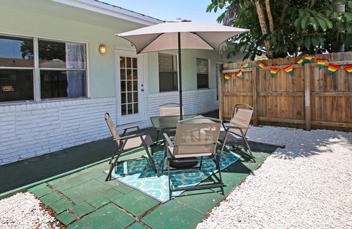 Middle River Terrace Apartment | Seaside Retreat w/ King Bed, Free Parking, Cool AC