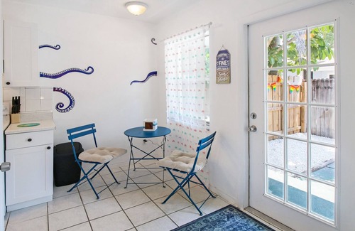 Middle River Terrace Apartment | Seaside Retreat w/ King Bed, Free Parking, Cool AC
