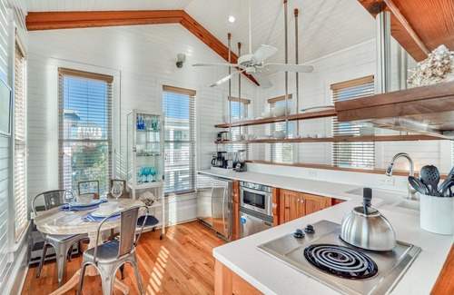Seaside Cottage | Seaside's Chic Gulf-Front Retreat, Renovated with Elegant Design, Ocean Views, and Jacuzzi.