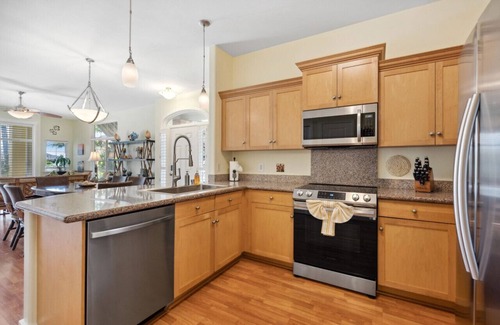 Ko Olina Condo | Seaside Sanctum: Work and Play