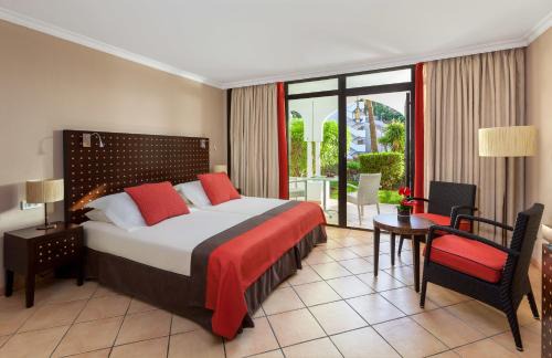 Playa del Ingles Hotel | Seaside Sandy Beach