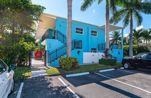Palm Beach Shores Condo | ⭐SEASIDE SERENITY⭐Singer Island 2/2⭐Huge Pool+Spa⭐