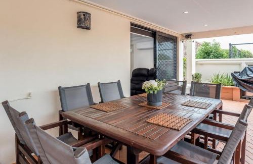 Wynnum House | Seaside Serenity at Plumeria Place