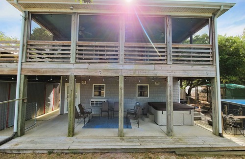 Carova Beach House | Seaside Serenity Unleashed 3-bedroom Enjoyable beach getaway!