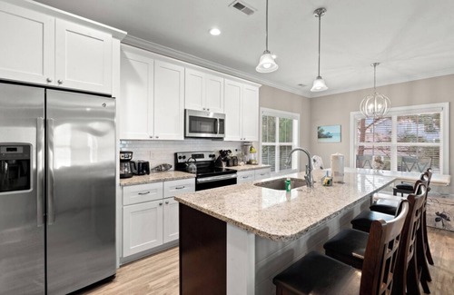 North Litchfield Beach House | Seaside Serenity: Walk to the Beach, Cart to Golf, Litchfield in Pawleys Island