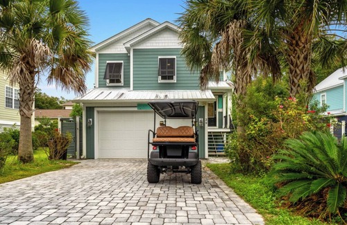 North Litchfield Beach House | Seaside Serenity: Walk to the Beach, Cart to Golf, Litchfield in Pawleys Island
