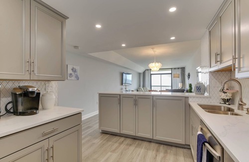 Northeast Virginia Beach Condo | Seaside Serenity: 2 Bedroom Beach Condo in the Heart of the Resort Area