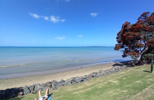 Mahurangi West Apartment | Seaside simplicity in an Ocean-side campground. Morning sun deck. Great views.