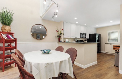 Solana Beach Condo | Seaside Splash - Spacious Pool View Condo near Beach, Restaurants + A/C