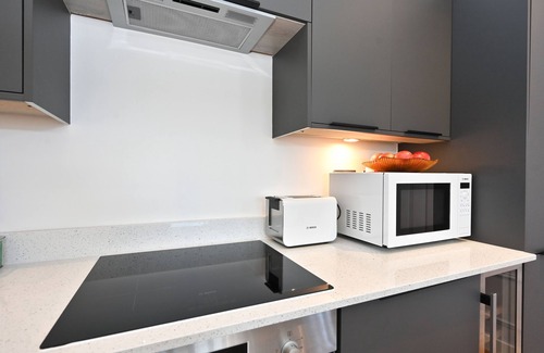 Ramsgate Apartment | ✔Seaside Stay✔100Mbps✔Royal Harbour Marina✔Beach✔2BR Exec Apt✔Sleeps 6