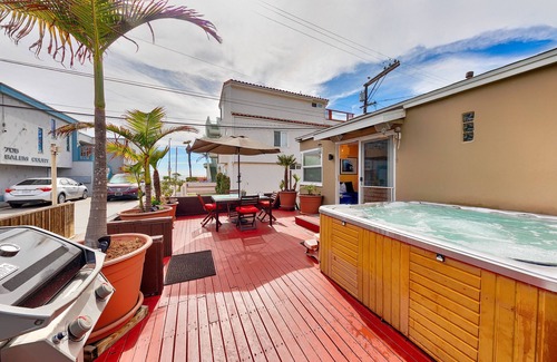 Mission Beach House | Seaside Surf Sanctuary with ocean view from new jacuzzi! 50 steps to ocean!