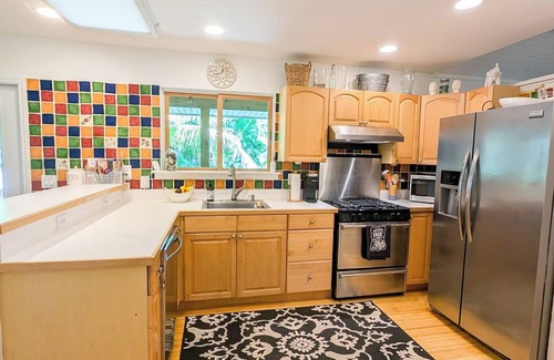 Summerplace House | Seaside Tropical Treehouse on Orchid Island -nWalk to Dog-Friendly Private Beach