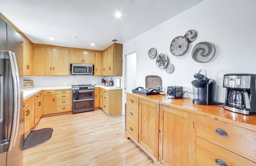 Seaside Cottage | Seaside Vacation Rental w/Patio Near Monterey Bay