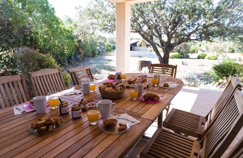 Pianotolli-Caldarello Villa | Seaside villa with heated pool and hammam 700m from the beach