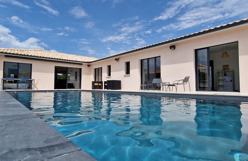 Vendays-Montalivet Villa | Seaside villa with large pool and terrace
