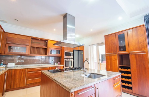 Pratumnak Hill Villa | Seaside Villa 2 Pools beach at 50m