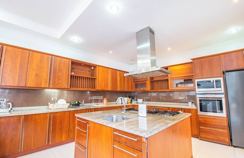 Pratumnak Hill Villa | Seaside Villa 2 Pools beach at 50m