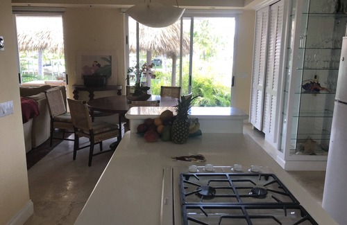 Treasure Cay House | Seasmoker Boat House with Dock Space
