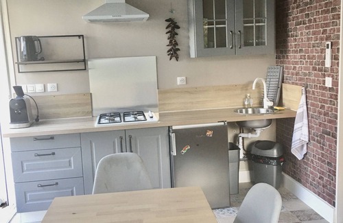 Saint-Pierre-de-Chignac Apartment | seasonal rental with swimming pool