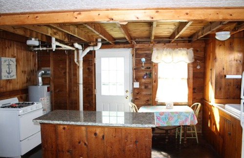 York Beach Cottage | Seasonal 4 Bedroom cottage at Long Sands beach.