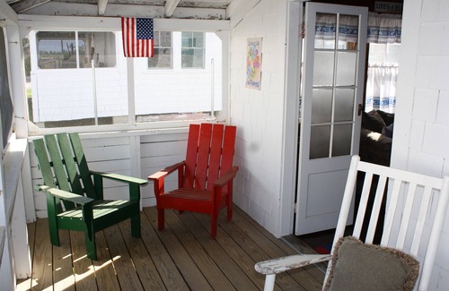 York Beach Cottage | Seasonal 4 Bedroom cottage at Long Sands beach.