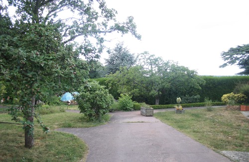 Bazemont Apartment | Seasonal cottage in a village .The quiet green countryside.